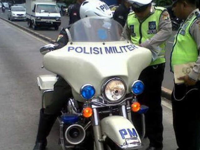 Masuk Jalur TransJakarta, Polisi Militer Ditilang Polantas thumbnail