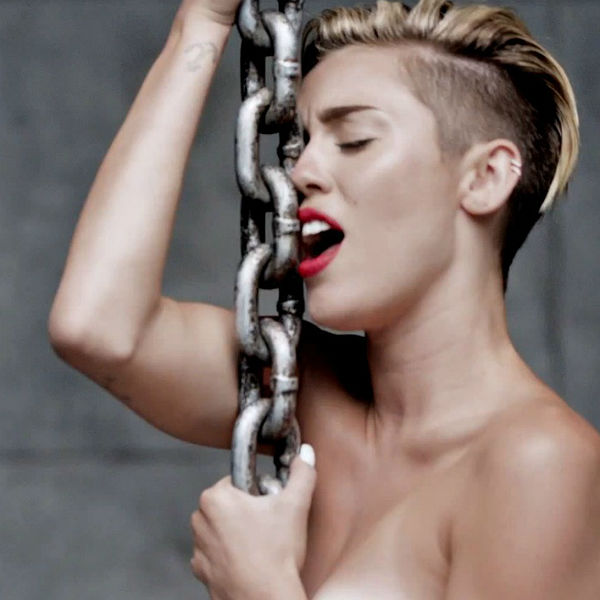 Miley Cyrus Goyang Billboard Hot 100 Dengan "Wrecking Ball' thumbnail