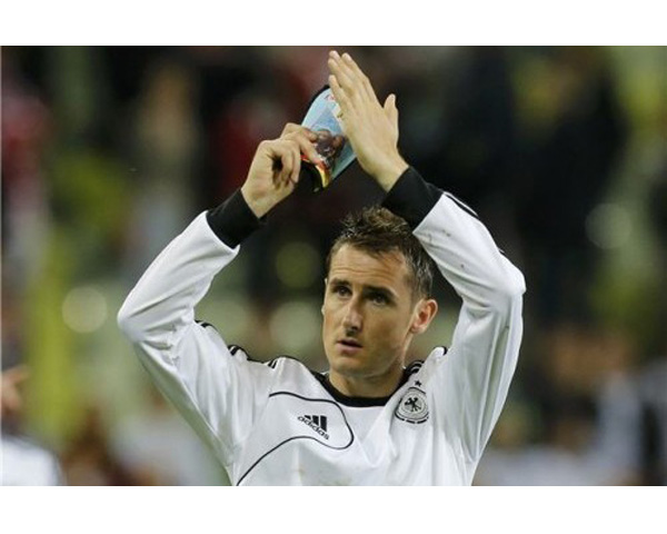 miroslav-klose-kembali-raih-penghargaan-fair-play-lazone-id