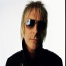 Paul Weller Kritik Situs Jaringan Sosial
