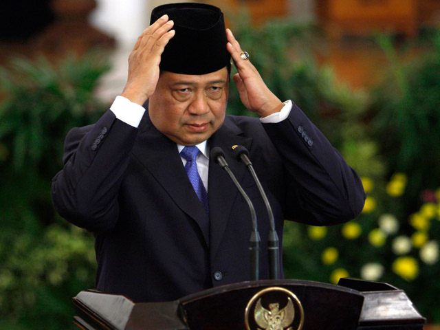 Presiden SBY Disomasi Walhi Terkait Kebakaran Hutan thumbnail