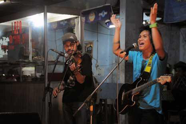 Rendy Ahmad Harumin Nama Bangsa Lewat Musik