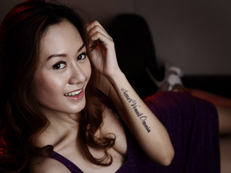 Rizuka Amor, Model Seksi yang Ditakdirin Buat Nyanyi