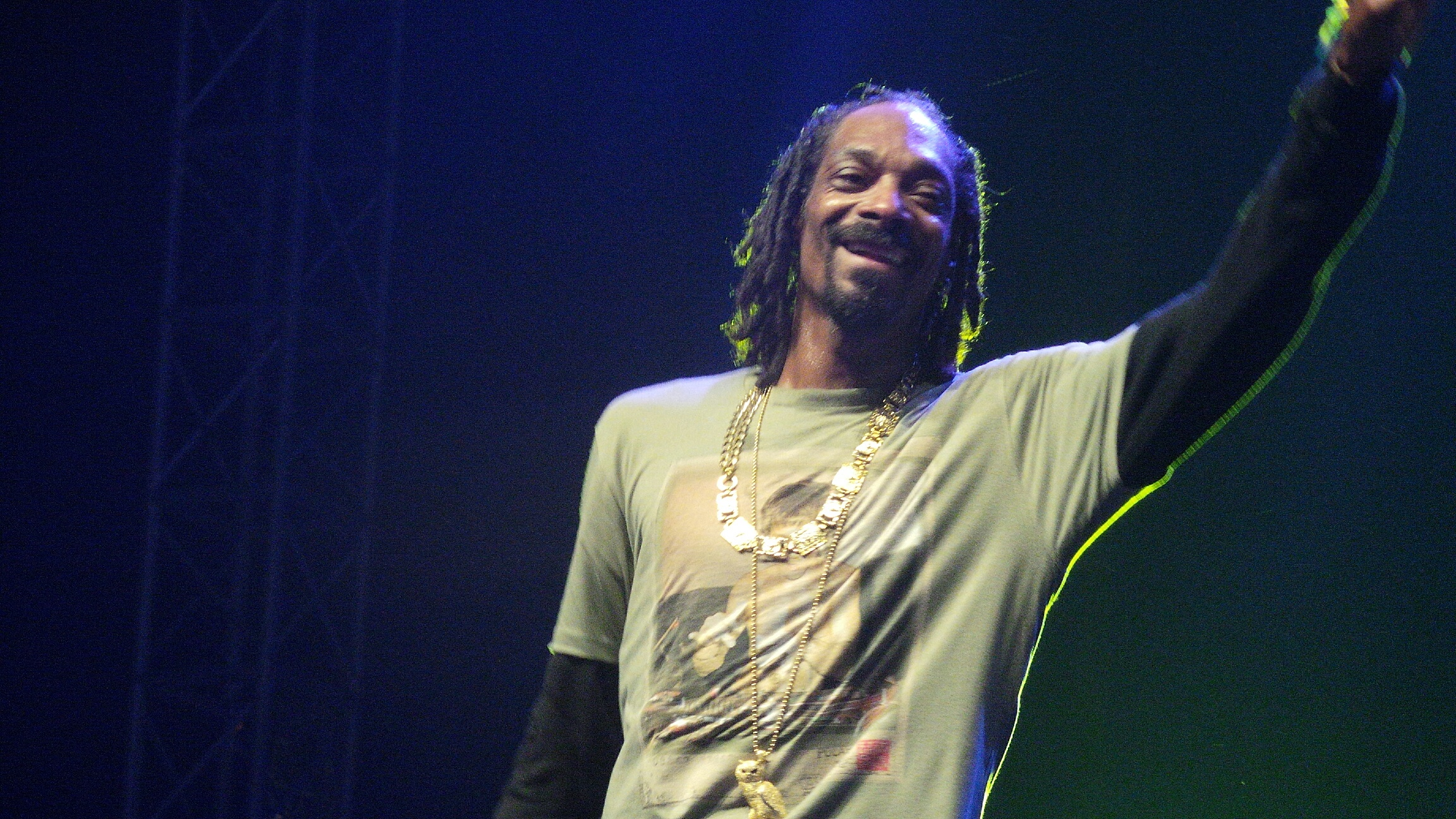 Snoop Dogg A.K.A Snoop Lion Sukses Sebar Cinta Di Tengah Jakarta thumbnail