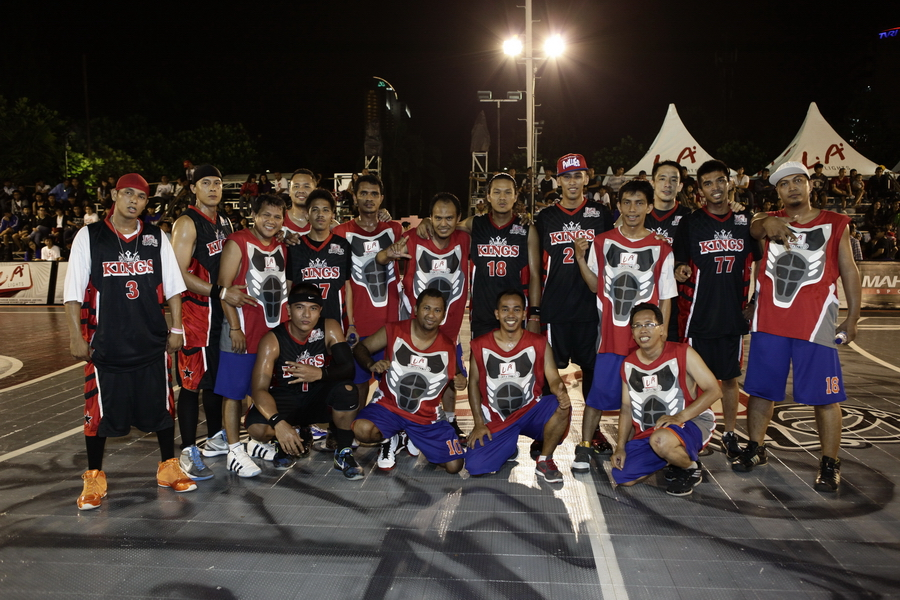Tim Allstar Nasional 2011 vs. Tim Seksi Wartawan Indonesia
