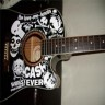 Tips Menyingkirkan Stiker dari Gitar