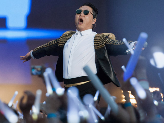 Tungguin, PSY Konser Perdana di Indonesia!