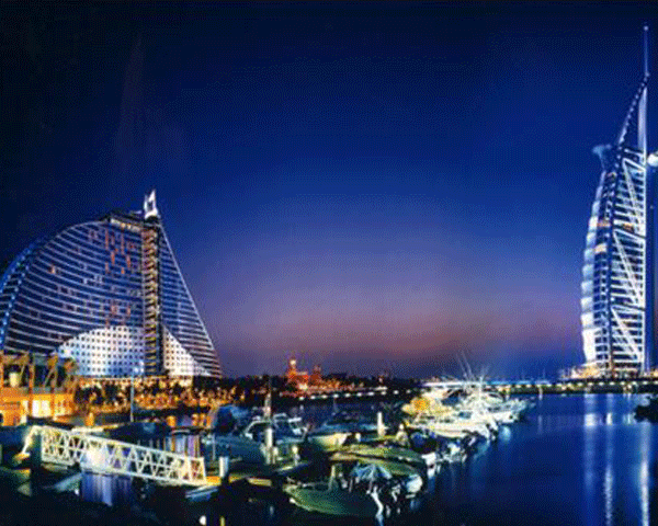Turis Dilarang Ciuman di Dubai!
