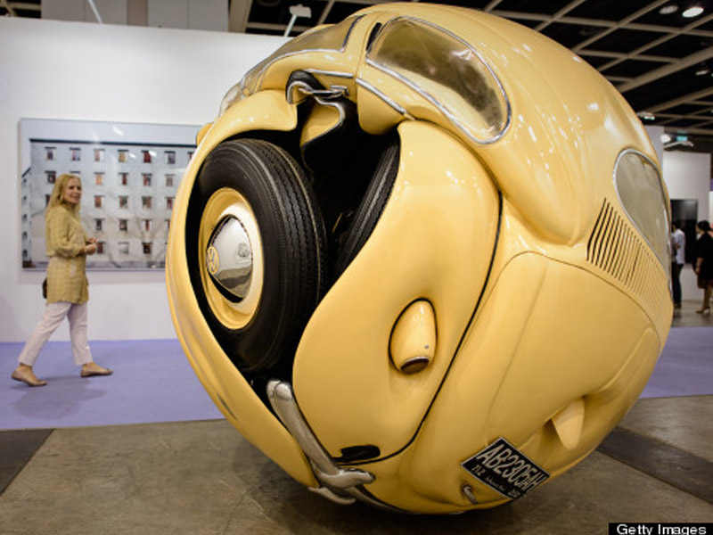 Wah, Seniman Indonesia Ini 'Sulap' Mobil VW Kodok Jadi Bola thumbnail