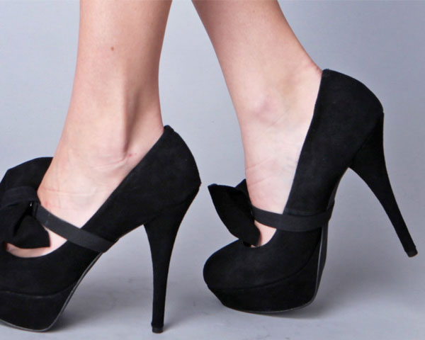 Wanita dan High Heels