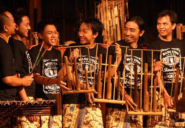 Wuih, Bakal Ada Konser 10 Ribu Angklung di Cina Broh! thumbnail