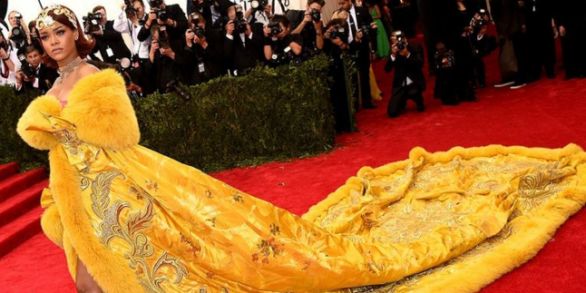 Yang Paling Seksi Di Red Carpet Met Gala 2015