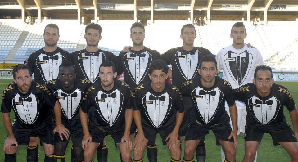 Cultural Leonesa dan Tuxedo Jersey (2014)