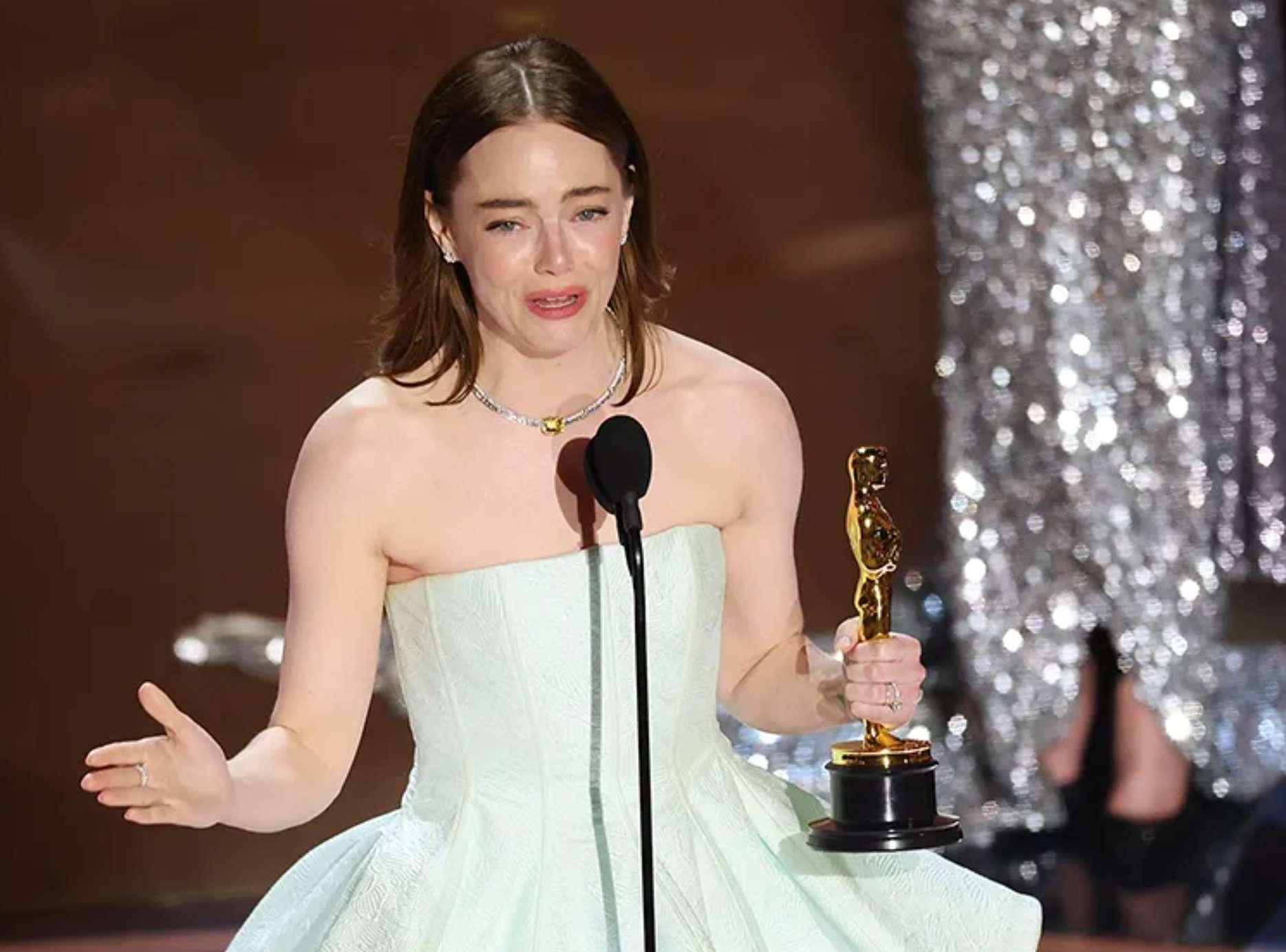 Emma Stone Raih Piala Oscar Kedua