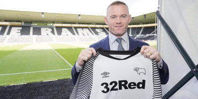 Kayak Rooney, 4 Pemain Ini Rangkap Jadi Pelatih thumbnail