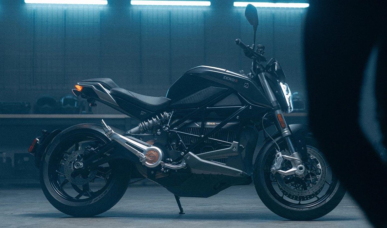 Ngebut Pakai Zero SR Tanpa Asap