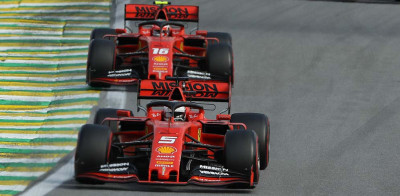 Ingin Saingi Mercedes, Ferrari Bikin Mesin Baru thumbnail