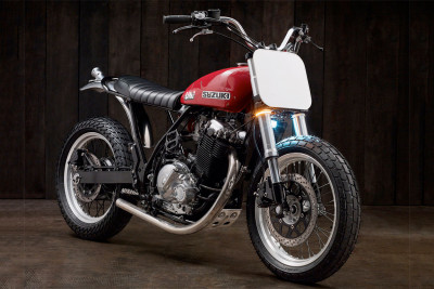 Trail Suzuki Dirombak Jadi Flat Tracker Minimalis thumbnail