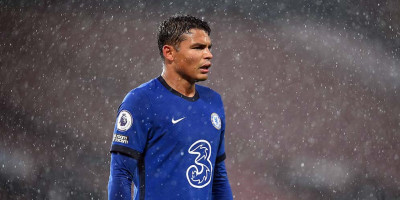 Puas, Chelsea Sodorkan Kontrak Baru Thiago Silva