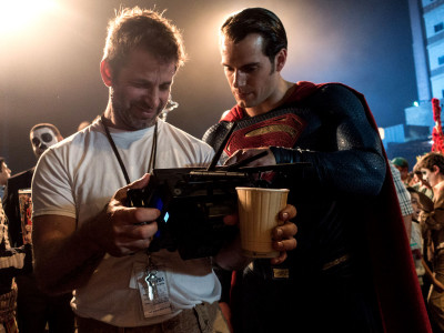 Zack Snyder: Film DC Gak Bisa Seperti Marvel! thumbnail