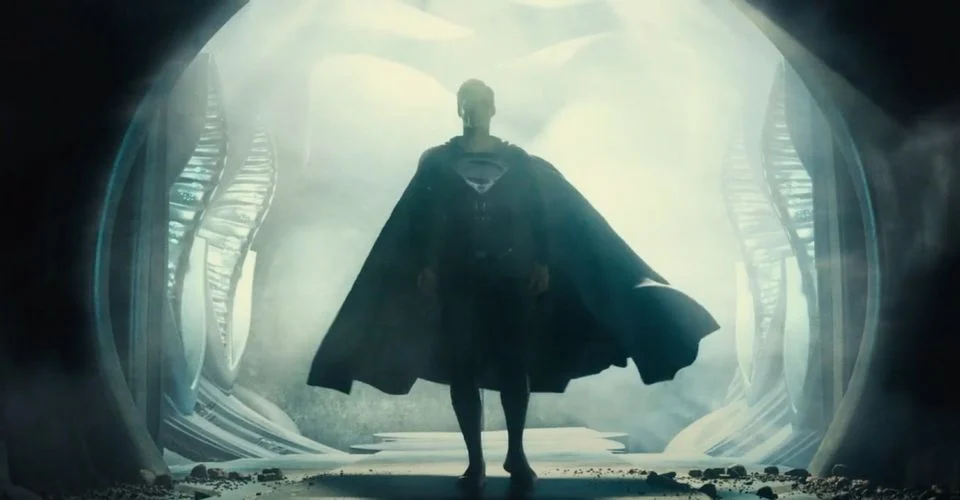 Kostum Hitam Superman Penting Untuk Justice League thumbnail