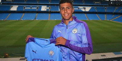 Pemain Termahal Man City Ini Nggak Pakai Medsos thumbnail
