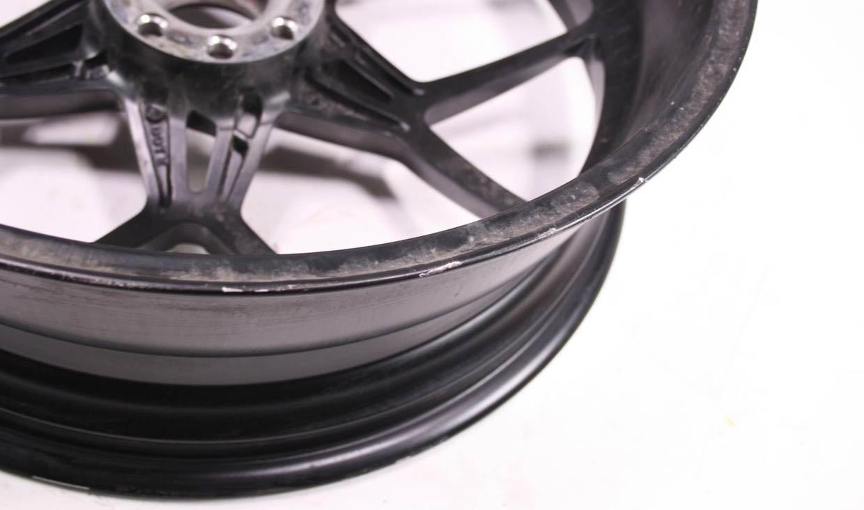 2 Hal Sepele Ini Bisa Bikin Velg Motor Rusak