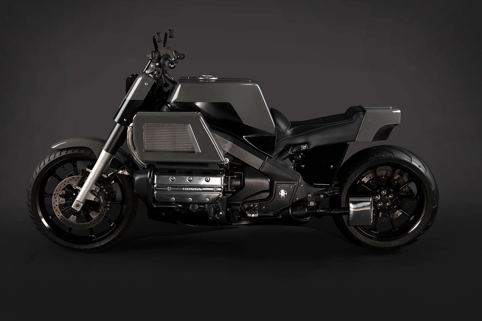 Desain Kotak-Kotak Moge Honda Valkyrie