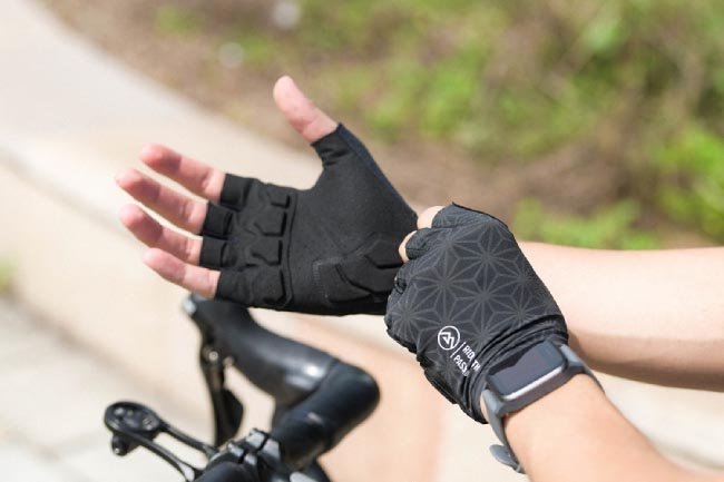 Sarung Tangan Half atau Full Finger Buat Sepeda?