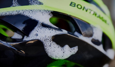 Cara Helm Sepeda Anti Bau dan Bakteri thumbnail
