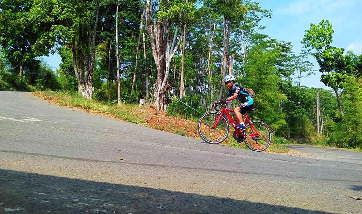Nyoba Tanjakan Hambalang yang Bikin Perih