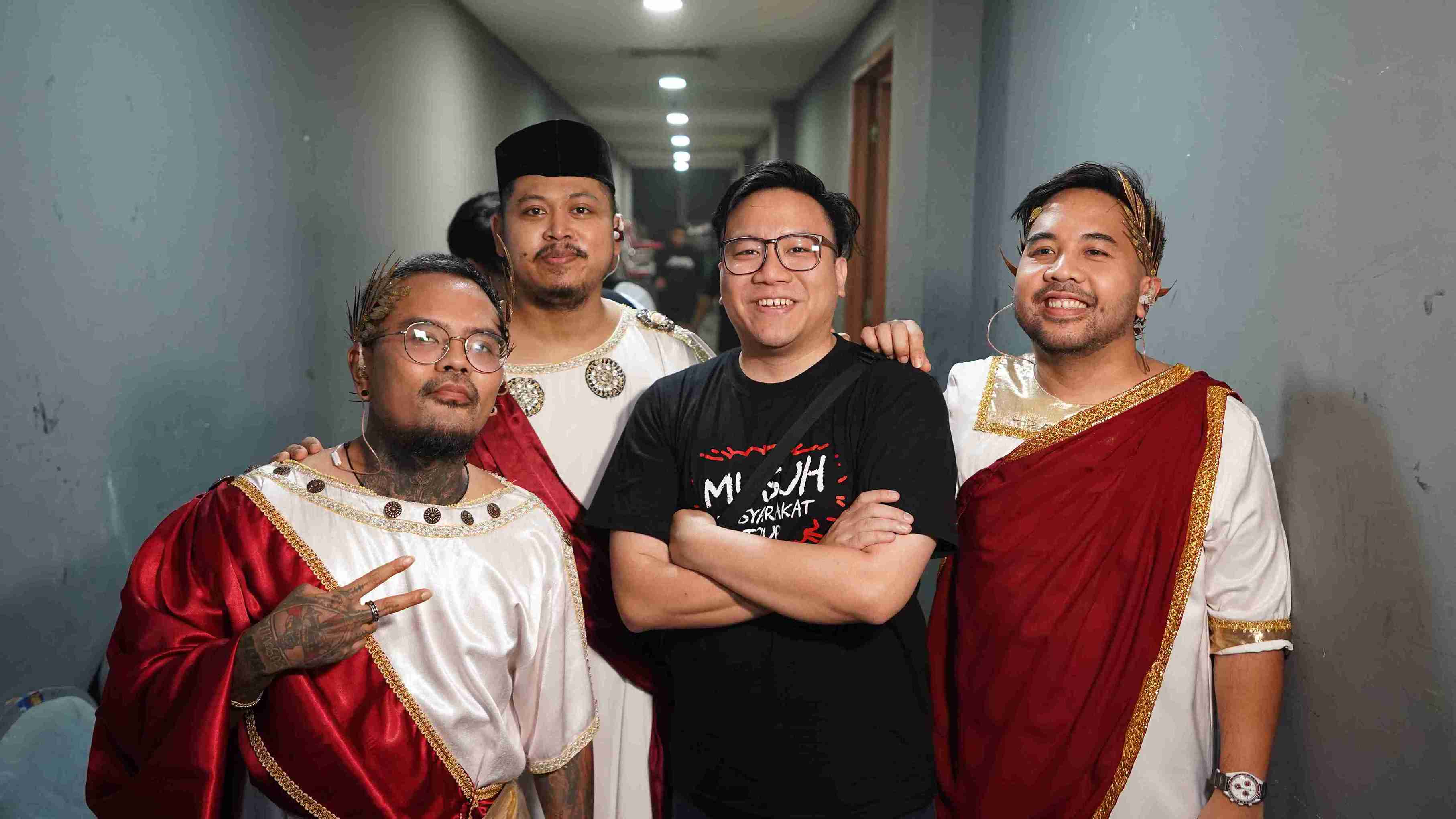 LAzone - Musuh Masyarakat