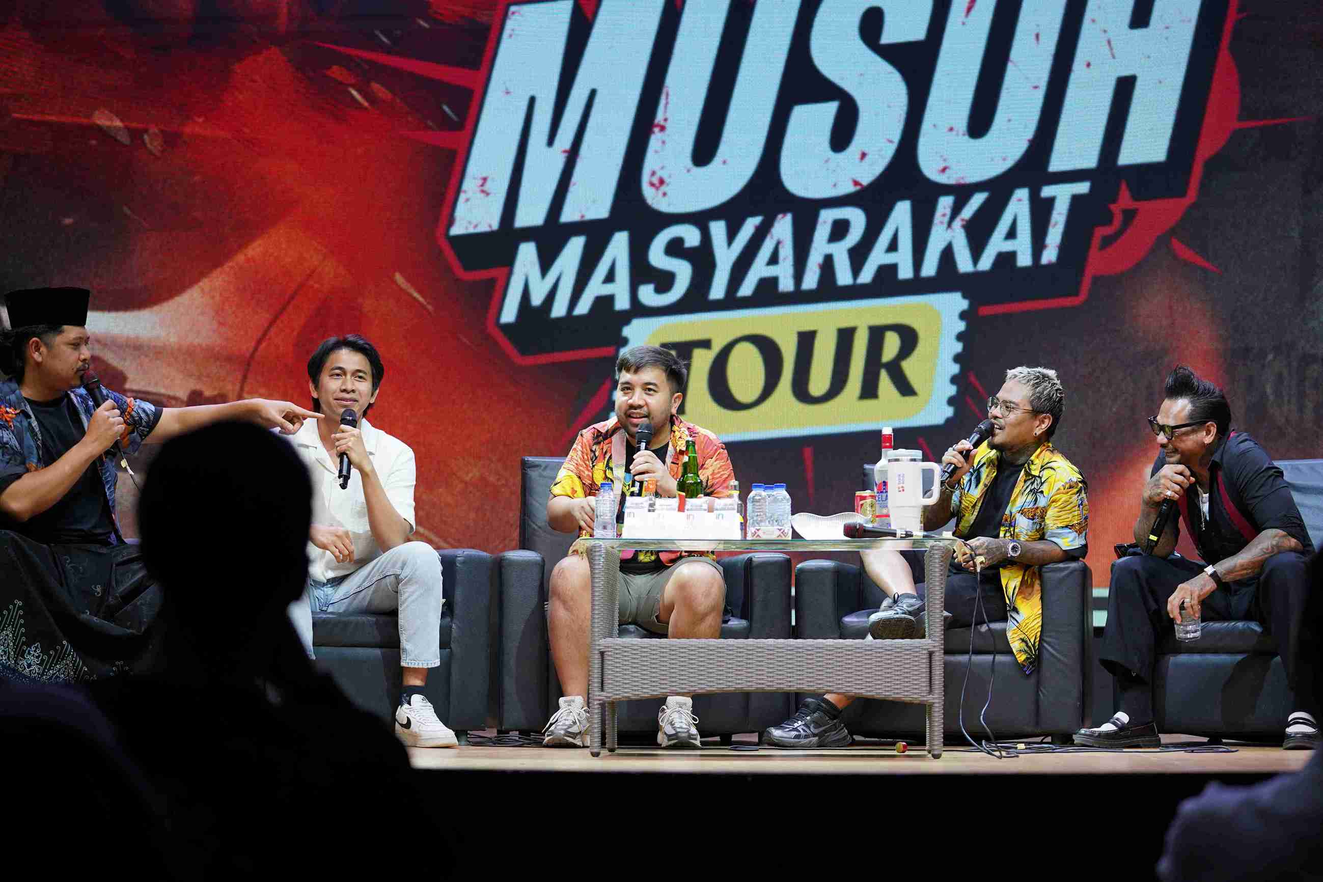 LAzone - Musuh Masyarakat