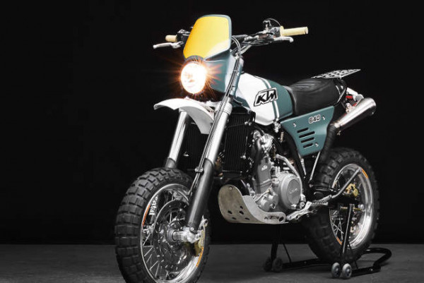 KTM Supermoto Hasil Desainer Mobil