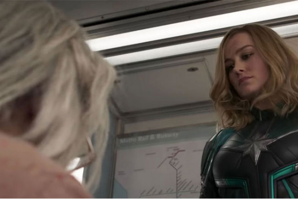 Ternyata Ini Alasan Captain Marvel Pukul Wanita Tua di Trailernya!