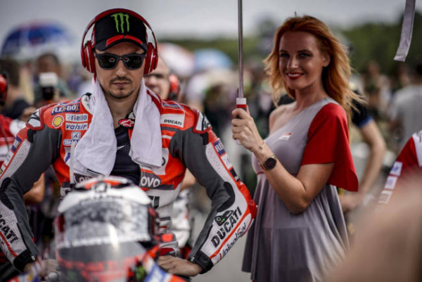 Lorenzo Beruntung Hengkang Ke Honda