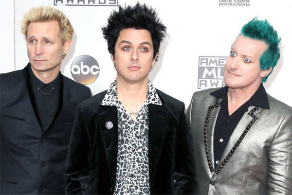 Green Day Selalu Dapat Keuntungan Lebih Setiap Akhir September, Kenapa Ya?