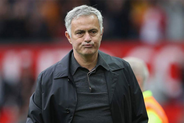 Keluar dari MU, Jose Mourinho Jadi Chef Pizza Hut?