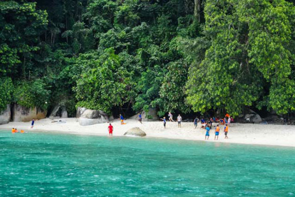 PULAU BERHALA, SURGA DI PERBATASAN INDONESIA