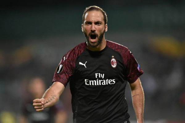 Sudah Tes Medis, Higuain Berani Pakai Nomor Kutukan Chelsea?