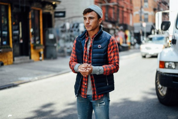 Cara Pakai Kemeja Biar Terlihat Makin Cool