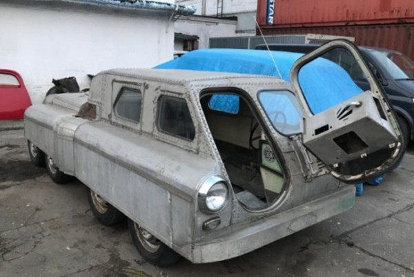 Mobil Unik Ini Berusia Lebih dari Setengah Abad