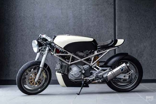 Ducati Monster Memakai Serat Basalt