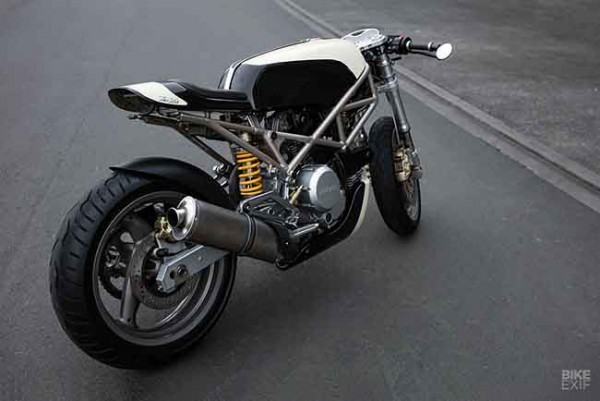 Ducati Monster Memakai Serat Basalt