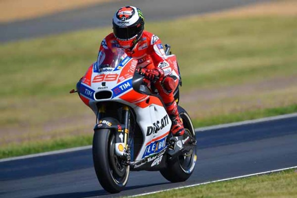 Dovizioso Senang Satu Tim Dengan Lorenzo
