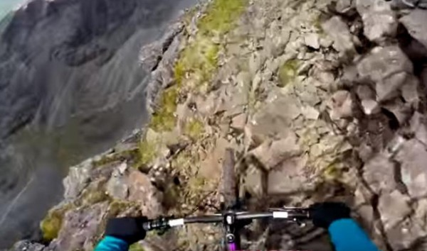 Skill Tingkat Dewa Pesepeda Danny MacAskill