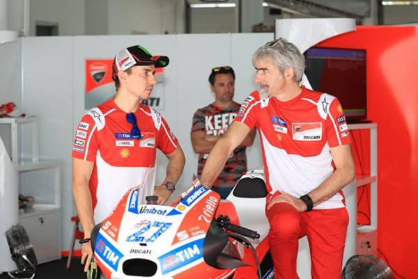 Nih Perbandingan Lorenzo dan Stoner