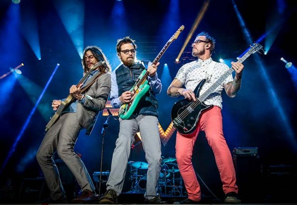 Weezer Rilis 'The Black Album' Tahun Ini