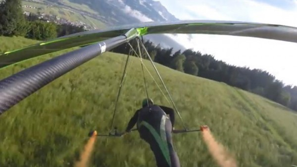 Memacu Adrenalin Lewat Hang Gliding