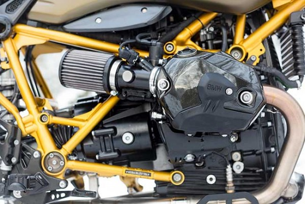 BMW R nineT Ahlinya Mendaki Salju
